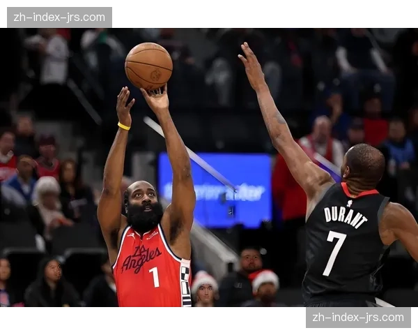 快船伦纳德轮休哈登手感不佳 替补末节30分逆转活塞止连败